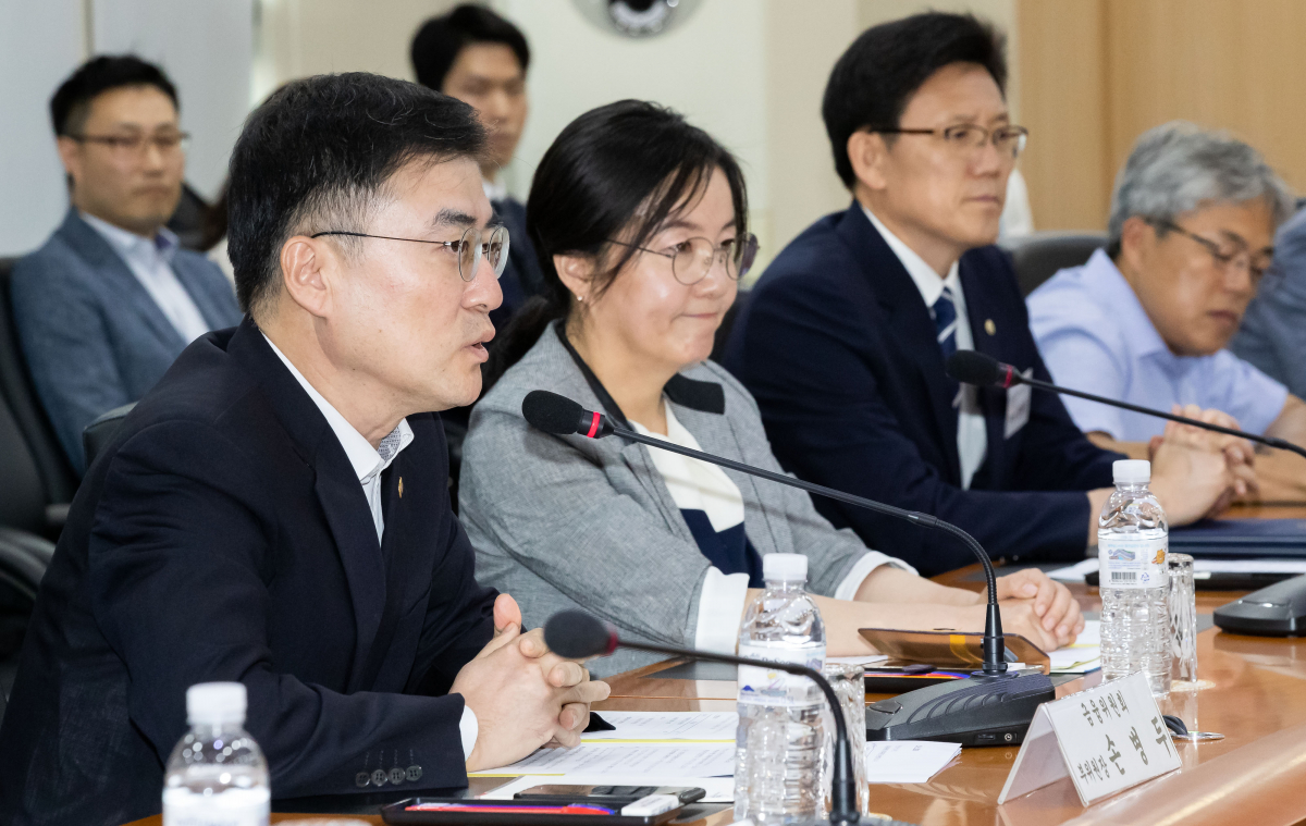 ▲손병두 금융위 부위원장이 8일 캠코 강남사옥에서 열린 추심없는 채무조정 실행을 위한 업무협약 체결식에 참석해 축사를 하고있다.(사진제공=금융위원회)