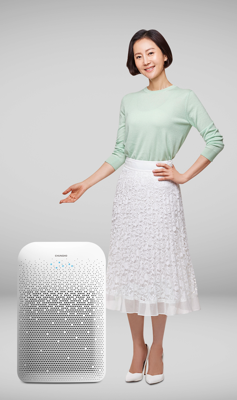 ▲염정아와 '청호 공기청정기 A600'(사진제공=청호나이스)