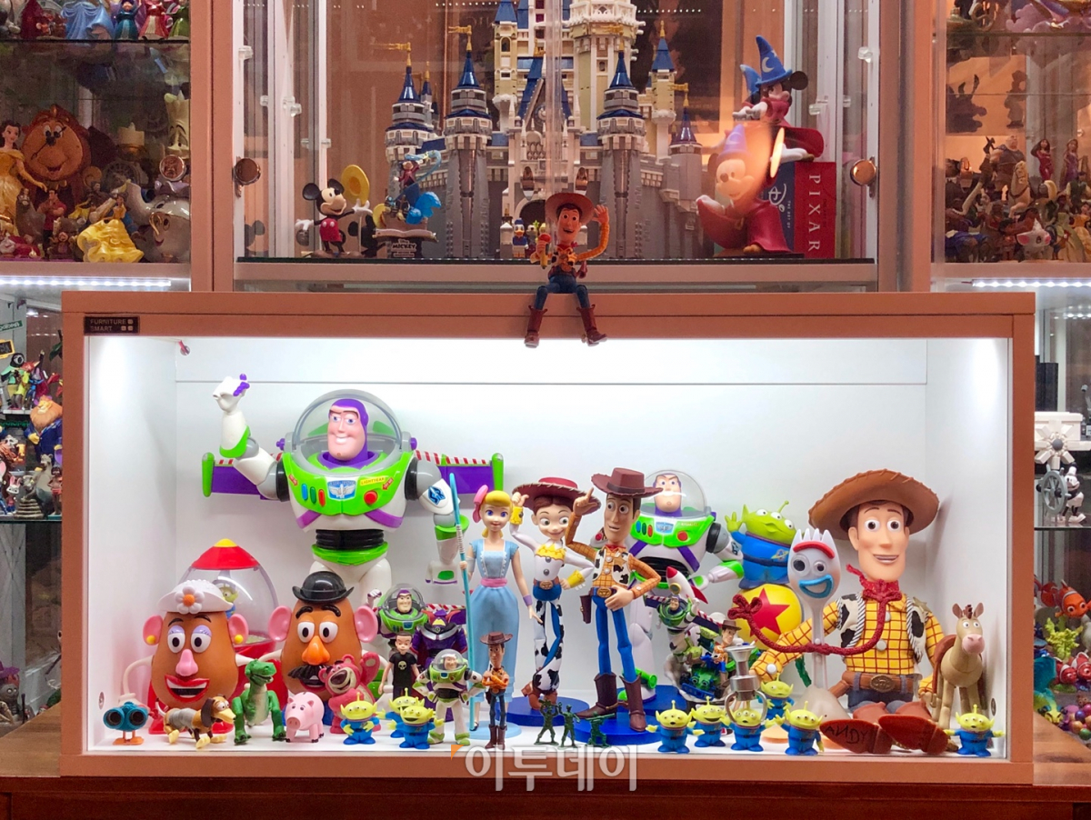 ▲얼마 전 개봉한 영화 '토이스토리' 피규어도 많다. 주요 캐릭터는 다 있다. (홍인석 기자 mystic@)