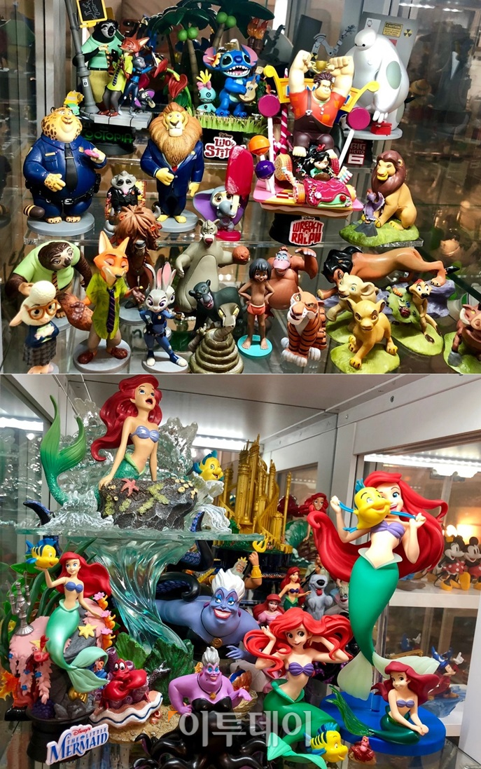 ▲주토피아, 인어공주처럼 디즈니 인기만화 피규어가 수납장 한 켠에 전시돼 있다. (홍인석 기자 mystic@)
