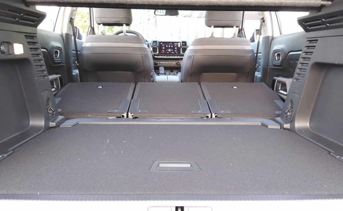 ▲뒷좌석을 앞으로 접으면 트렁크를 포함한 적재용량이 최대 1630ℓ까지 늘어난다. (유창욱 기자 woogi@)