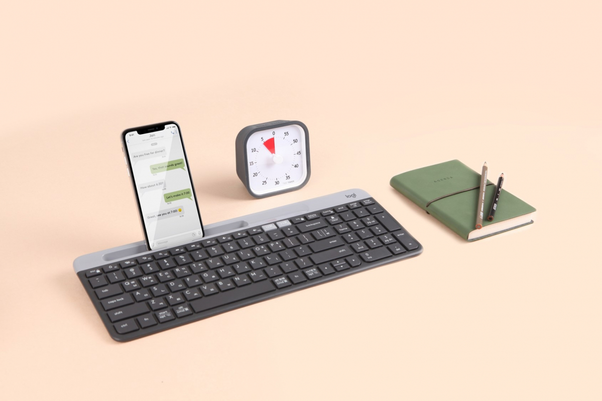 ▲로지텍 코리아가 12일 공개한 ‘K580 슬림 멀티 키보드’ (사진제공=로지텍 코리아)