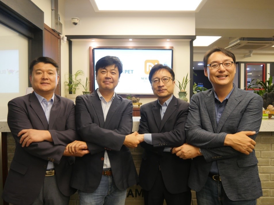 ▲(왼쪽부터)뉴패러다임인베스트먼트 배상승 대표, 블록펫 이근우 실장, 블록펫 박희근 대표, 뉴패러다임인베스트먼트박제현 대표.(사진제공=뉴패러다임인베스트먼트)