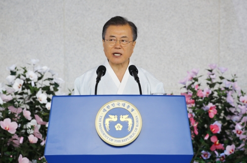 ▲문재인 대통령이 15일 천안 독립기념관에서 열린 광복절 경축식에서 축사를 하고 있다. 연합뉴스
