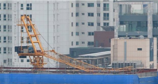 ▲올해 3월 강풍에 쓰러진 서울 은평구 서부경찰서 신축공사 현장의 타워크레인.(연합뉴스)