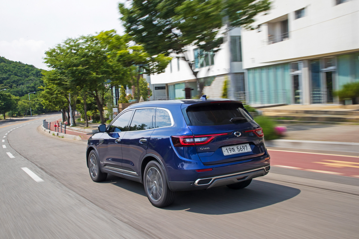 ▲QM6 LPe 모델의 가격은 △SE 트림 2376만 원 △LE 트림 2533만 원 △RE 트림 2769만 원 △RE 시그니처 트림 2946만 원으로 국산 중형 SUV는 물론, 준중형 SUV 대비해서도 경쟁력 있는 수준으로 책정됐다.(사진=르노삼성)