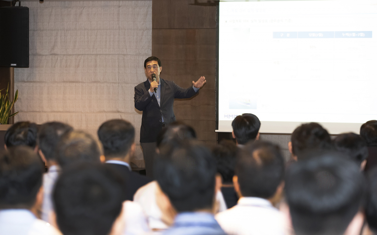 ▲배재훈 사장이 정시성 등 서비스 품질 개선에 총력을 기울이자고 20일 개최된 ‘CEO 월례조회’에서 임직원들에게 당부했다. (자료제공=현대상선)