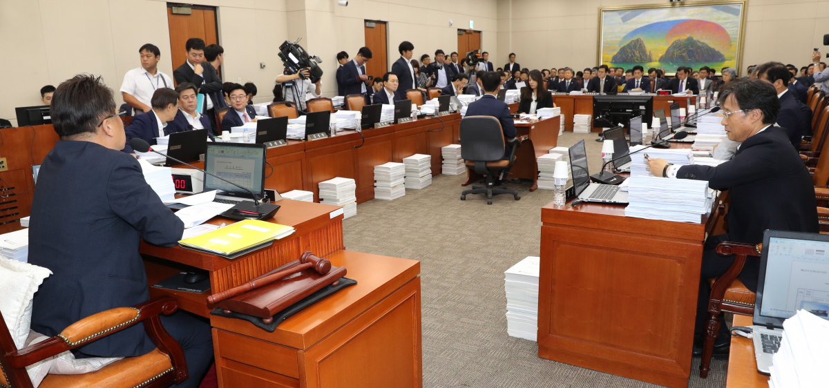 ▲국회 정무위 전체회의가 22일 오전 민병두 위원장 주재로 열리고 있다.(사진=연합뉴스)