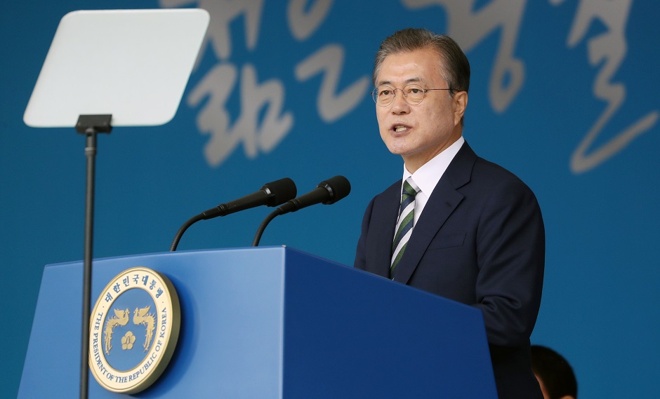 ▲문재인 대통령이 23일 오전 충북 충주 중앙경찰학교에서 제296기 졸업생들에게 축사하고 있다.(연합뉴스)