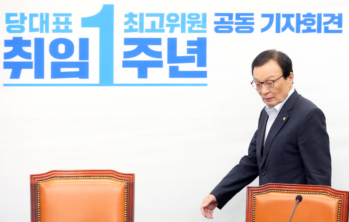 ▲이해찬 더불어민주당 대표가 23일 서울 여의도 국회에서 열린 '당대표-최고위원 취임1주년 공동 기자회견' 자리에 참석하고 있다.(사진=뉴시스)