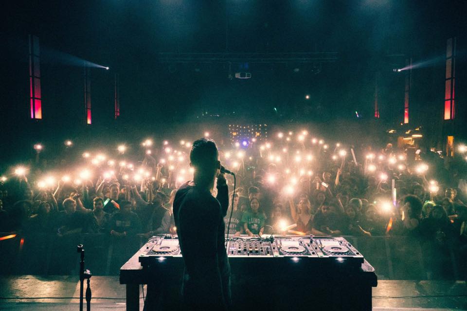 ▲유명 DJ를 초청해 기획한 파티가 클럽 안을 가득 채웠다. (사진제공=김경태 씨)