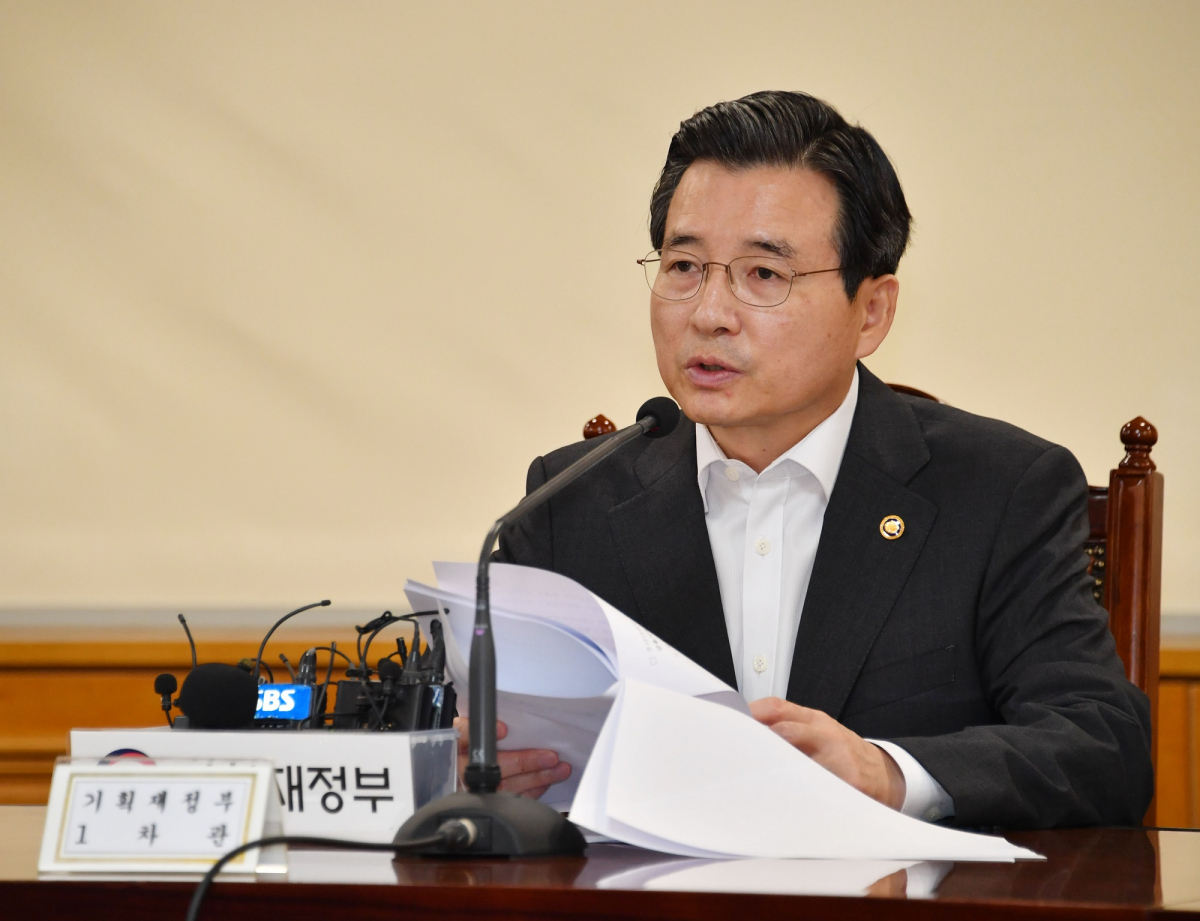▲김용범 기획재정부 1차관이 20일 서울 중구 은행연합회에서 '제67차 거시경제금융회의'를 주재하고 모두발언을 하고 있다.(사진제공=기획재정부)
