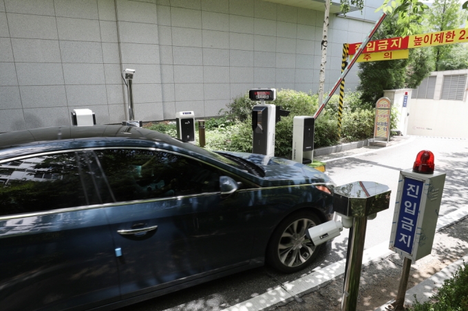 ▲내달 2일부터 자동차번호판이 8자리로 개편되지만 충남과 경북의 민간부문 차량번호인식시스템 업데이트 완료율이 20%대에 불과한 것으로 나타났다.(출처=국토교통부)