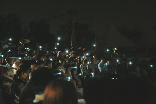 ▲에너지배턴으로 불을 밝힌 콘서트(제공=인천시)