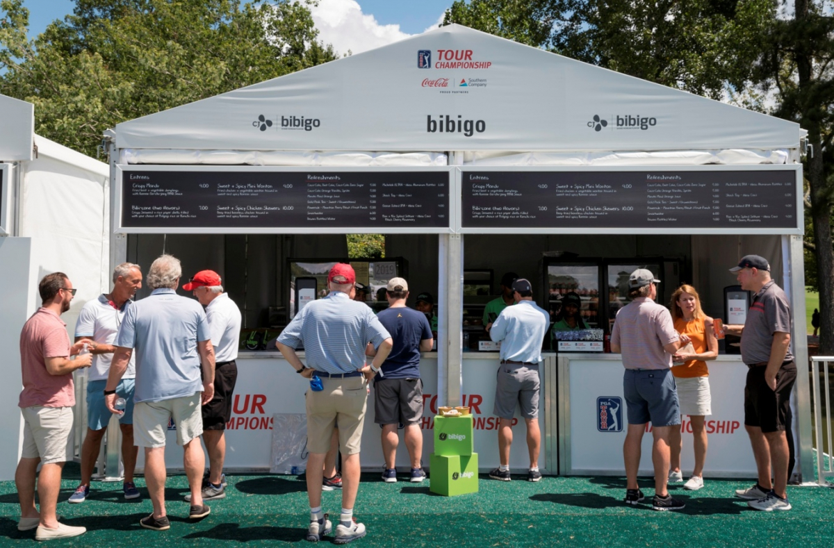 ▲지난 19일부터 25일까지 미국 애틀란타에서 열린 투어챔피언십에 마련된 테이트스 비비고 부스에 갤러리들이 방문해 한식과 비비고에 큰 관심을 보였다.