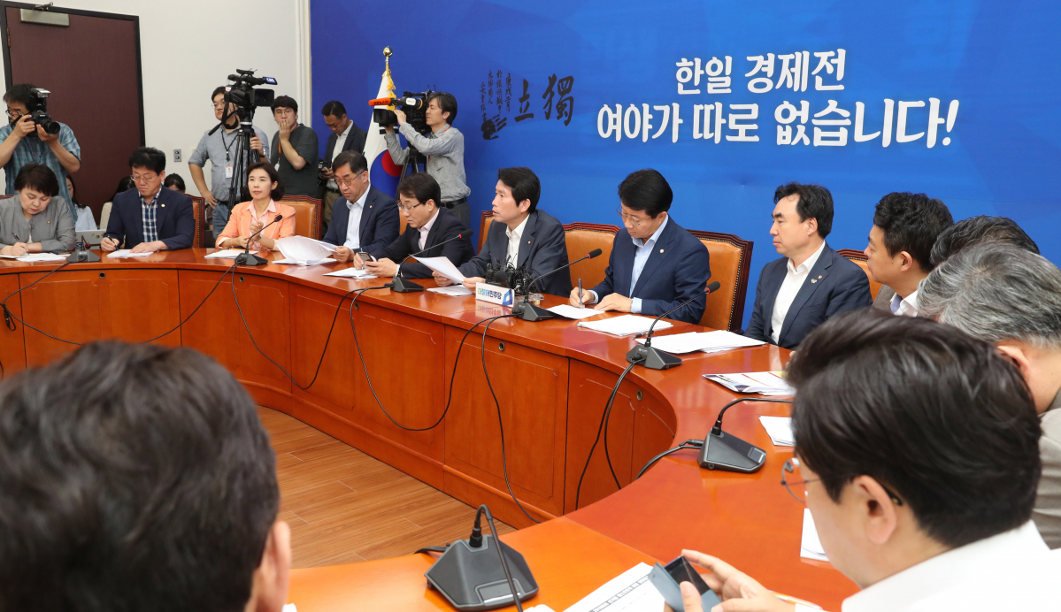▲더불어민주당 원내대책회의가 27일 오전 국회에서 이인영 원내대표 주재로 열리고 있다. (연합뉴스)