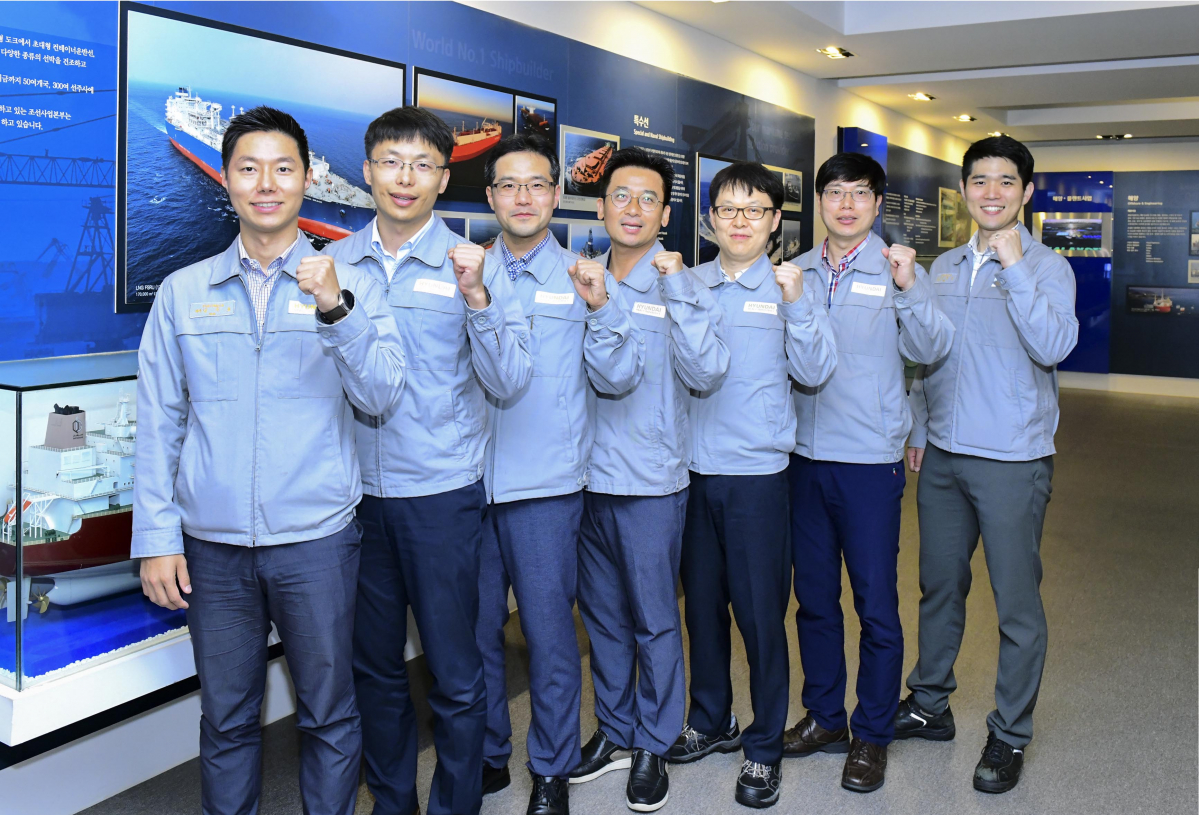 ▲제118회 기술사 시험에서 조선기술사에 합격한 현대중공업 직원들 (자료제공=현대중공업)