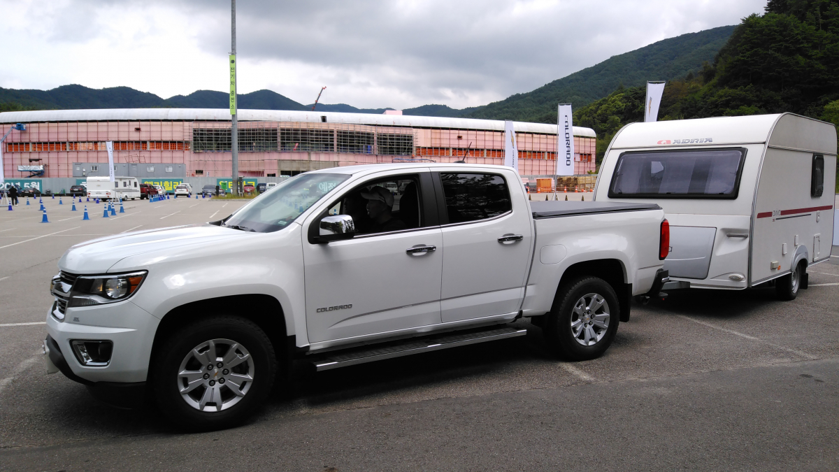 ▲토우 모드를 활성화하고 직접 운전대를 잡아보니 콜로라도는 뒤에 무언가 끌고 있다는 느낌이 들지 않을 정도로 무난히 힘을 냈다. (유창욱 기자 woogi@)