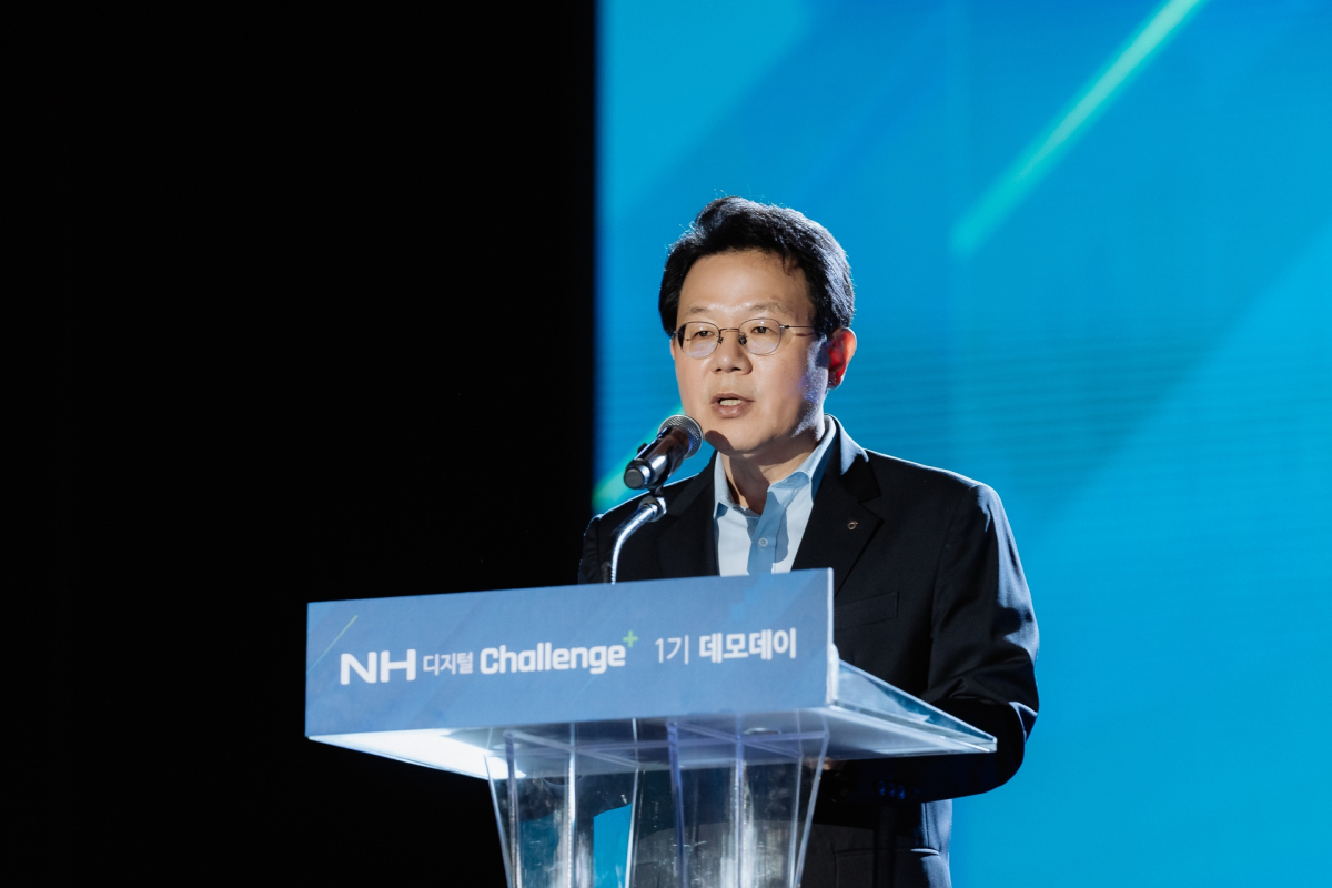 ▲농협금융지주 김광수 회장이 28일 서울 중구 농협금융 본사에서 진행된 'NH디지털Challenge+' 1기 데모데이’에서 환영사를 하고 있다.(NH농협금융지주)