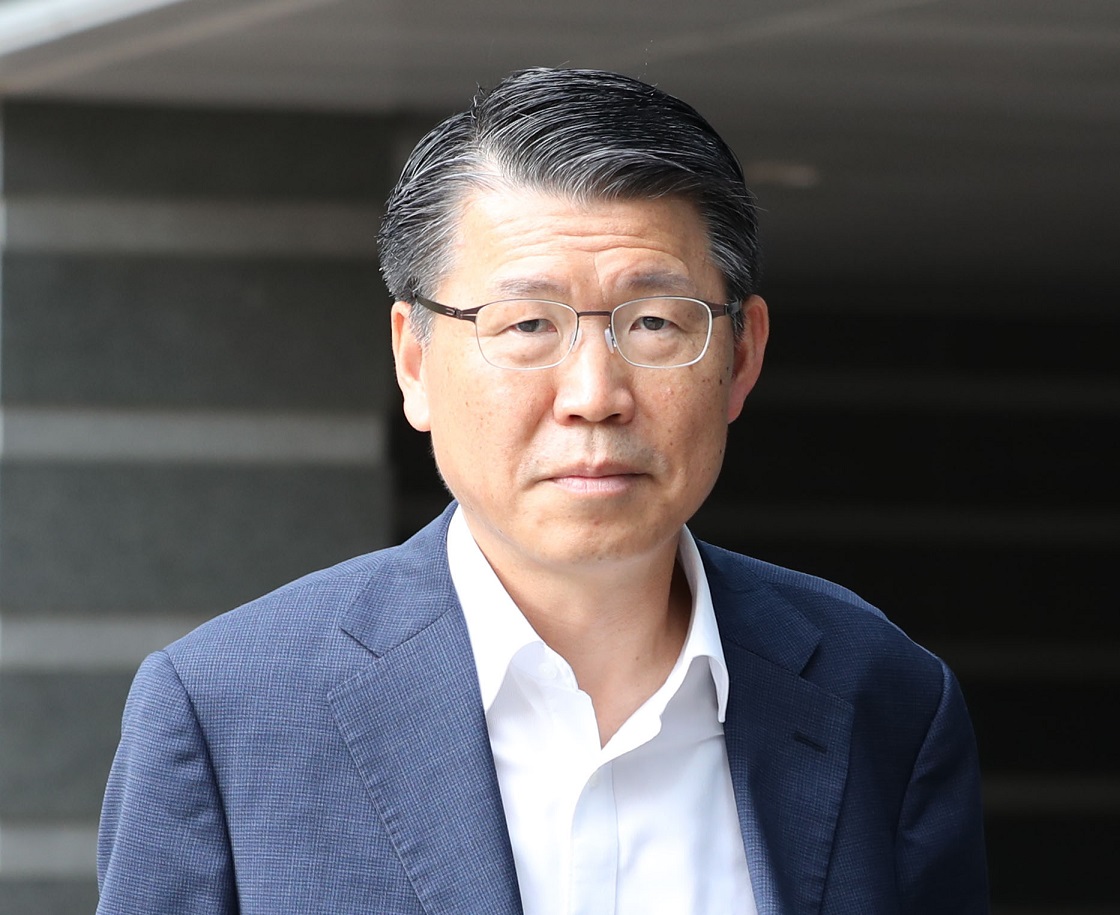 ▲은성수 금융위원장 후보자가 28일 오전 서울 종로구 금융감독원 연수원에 마련된 청문회 준비 사무실로 출근하고 있다.은 후보자의 청문회는 내일 열릴 예정이다.(연합뉴스)