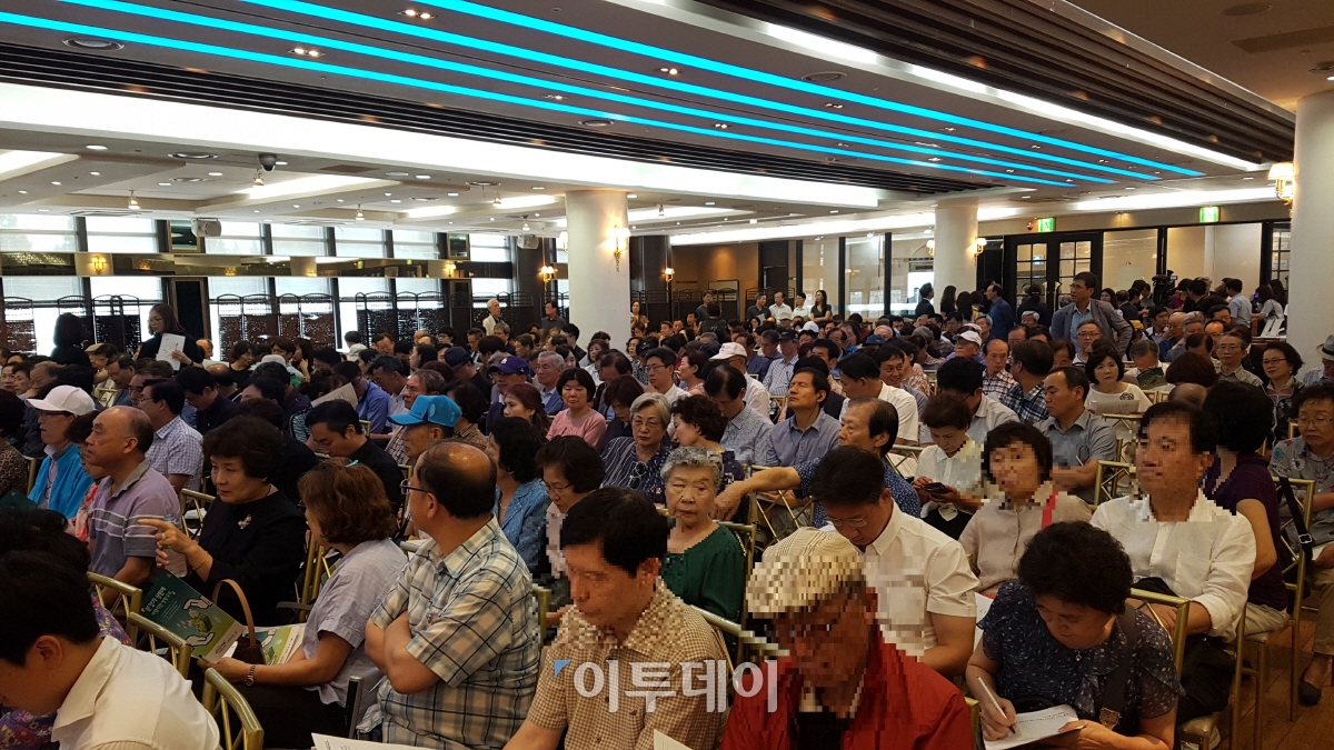 ▲29일 서초구 반포동 엘루체컨벤션에서 열린 ‘분양가 상한제 바람직한 방향 모색 토론회’에 서초구 재건축·재개발 조합원 550여명이 참석했다. 서지희 기자 jhsseo@