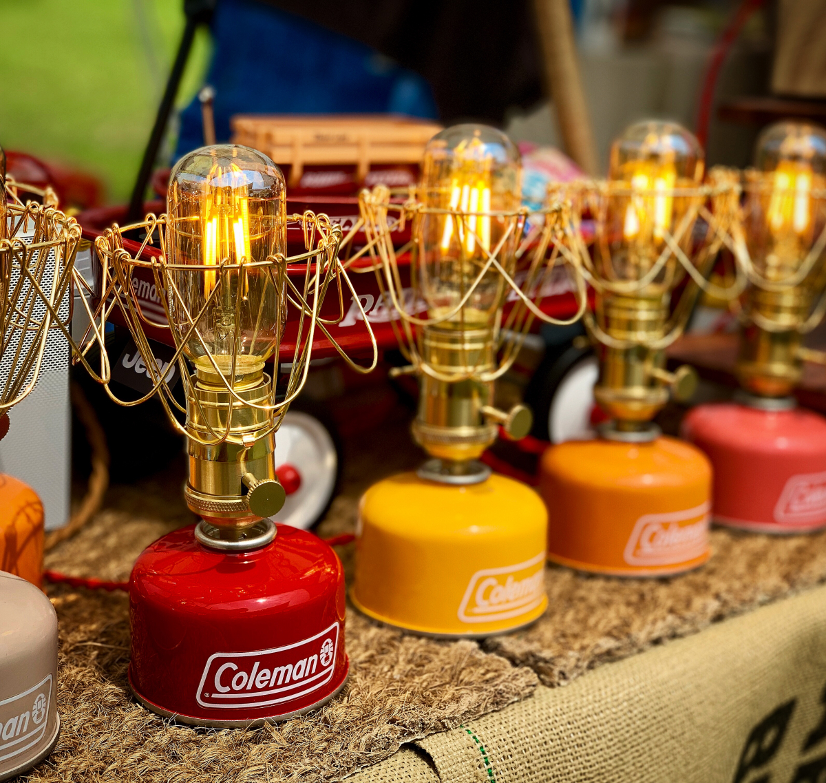 ▲김윤강 씨는 캠핑을 즐기다가 랜턴이나 탁자 등 직접 필요한 장비를 본인이 만들어 사용하기도 한다. (사진제공=김윤강 씨)