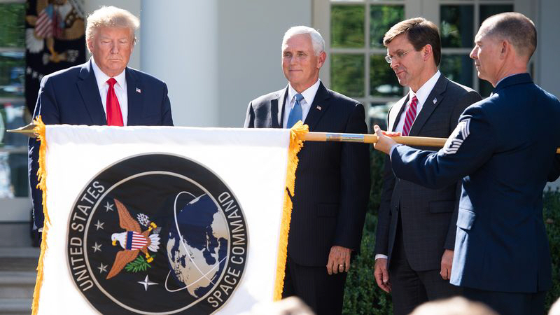 ▲도널드 트럼프 미국 대통령이 29일(현지시간) 백악관에서 우주사령부 출범 기념식 연설을 하고 있다. 블룸버그