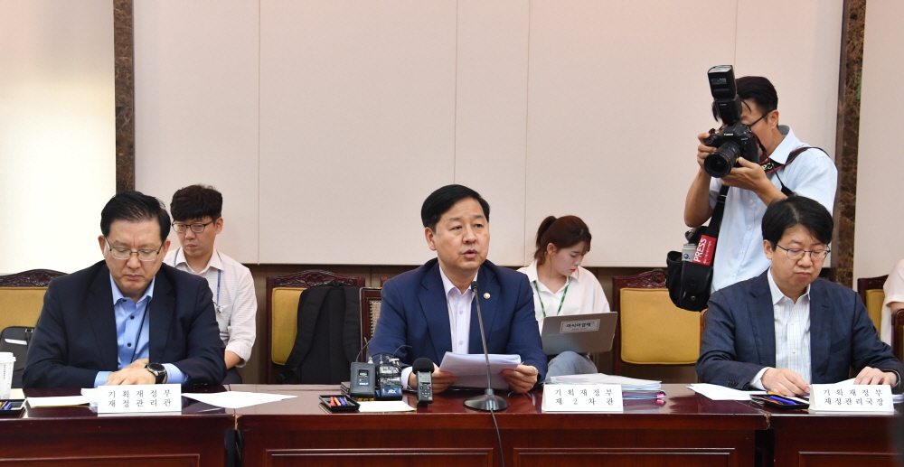 ▲구윤철 기획재정부 2차관(가운데)이 30일 정부서울청사에서 열린 '재정관리점검회의'를 주재, 모두발언을 하고 있다.(출처=기획재정부)