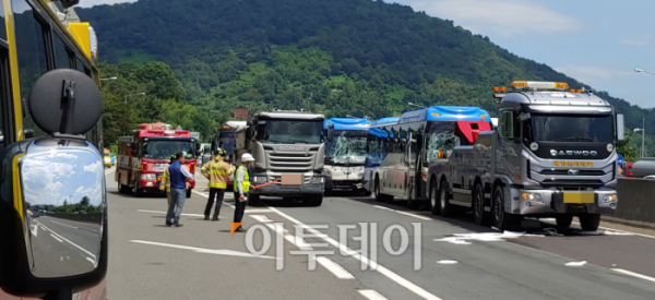 ▲남해고속도로 차량 5대 추돌(연합뉴스)