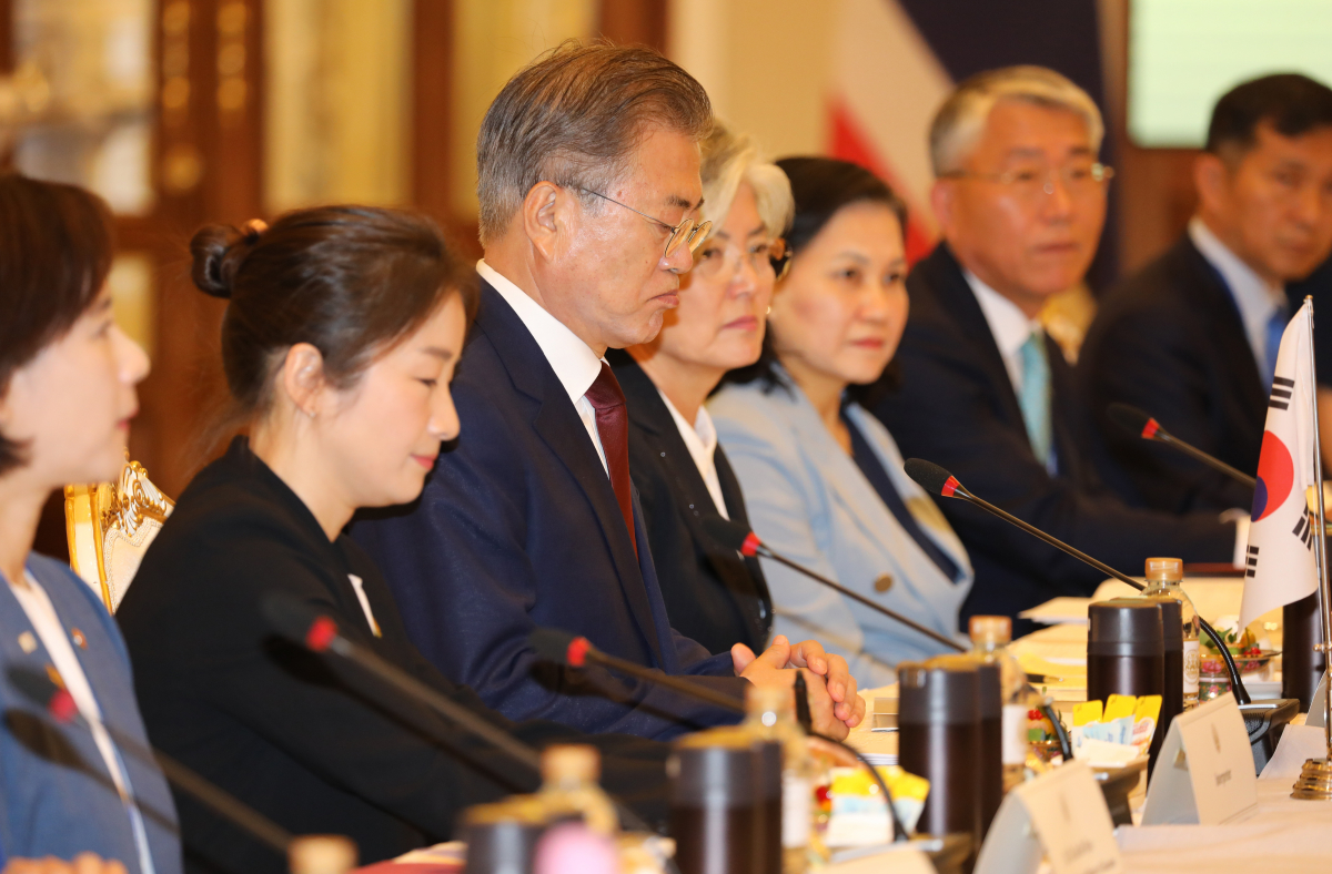 ▲태국을 공식 방문중인 문재인 대통령이 2일 방콕 총리실 청사에서 쁘라윳 짠오차 총리와 정상회담을 하고 있다. 2019.09.02. (뉴시스)