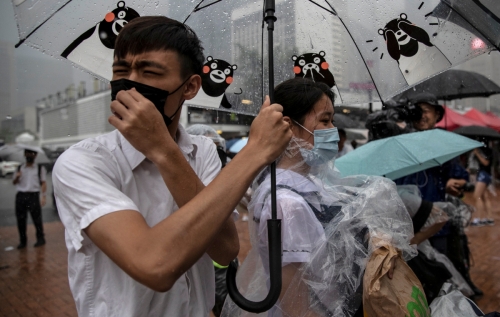 ▲홍콩에서 2일(현지시간) 동맹 휴학에 참가한 학생들이 시위에 참여하고 있다. 홍콩/로이터연합뉴스
