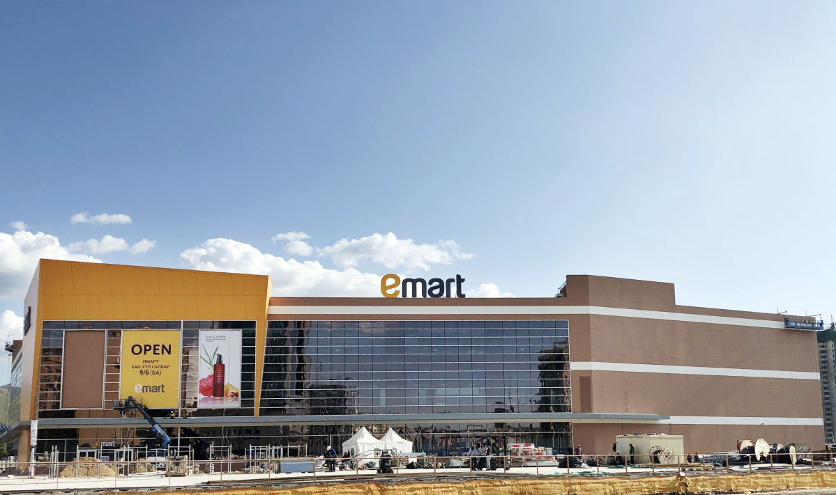 ▲현지 대형마트 최대 규모를 자랑하는 이마트 몽골 3호점(이마트)