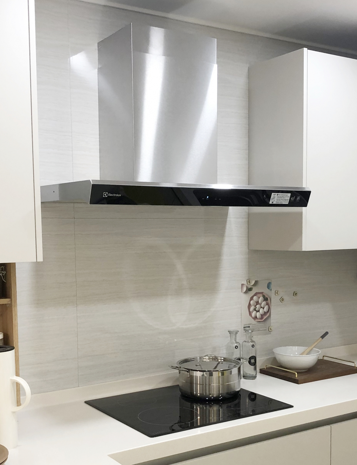 ▲한샘과 일렉트로룩스가 공동 개발한 후드-쿡탑 연동 시스템(사진제공=한샘)