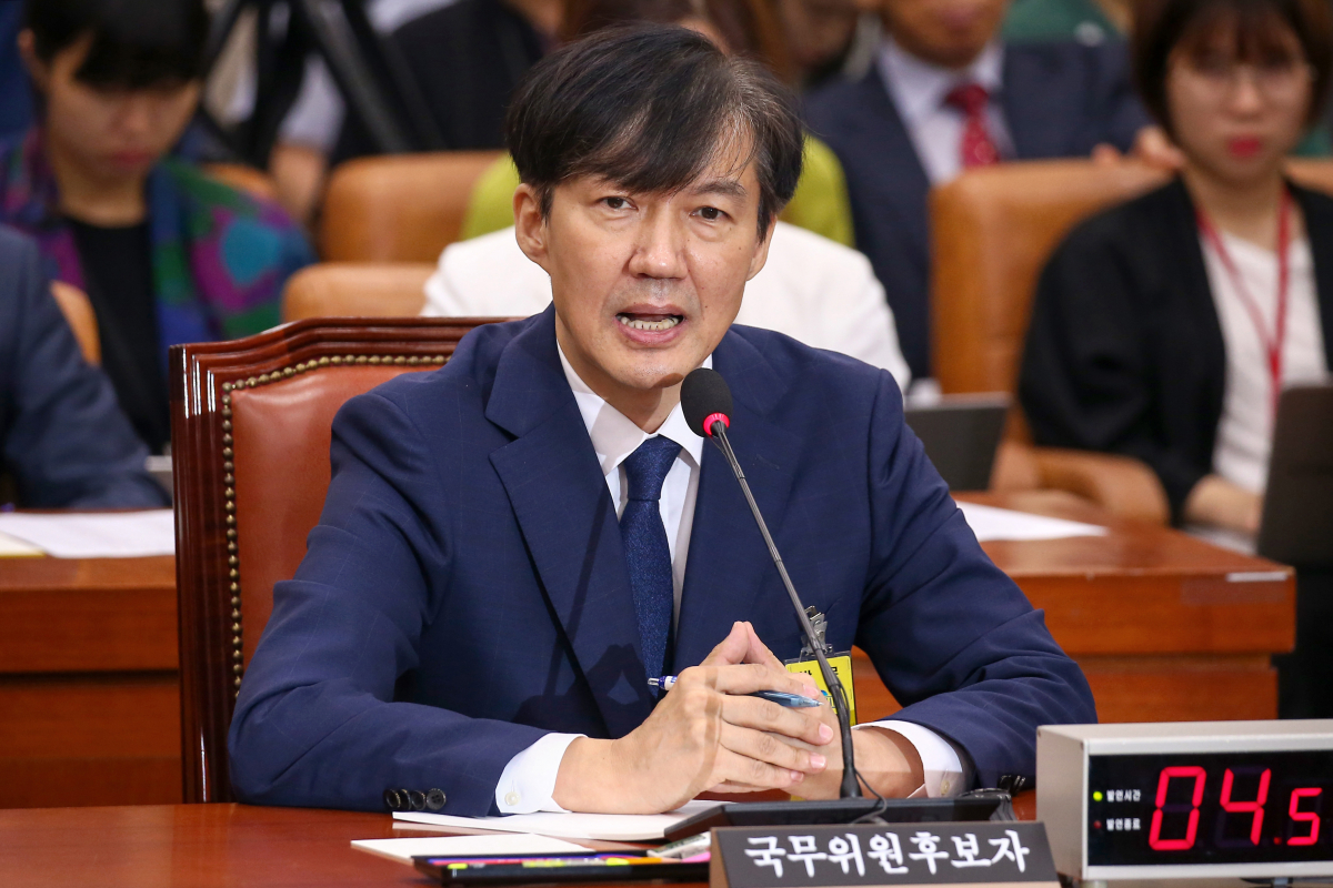 ▲조국 법무부 장관 후보자가 6일 오전 열린 국회 법사위 인사청문회에서 질의에 답하고 있다.(사진=연합뉴스)