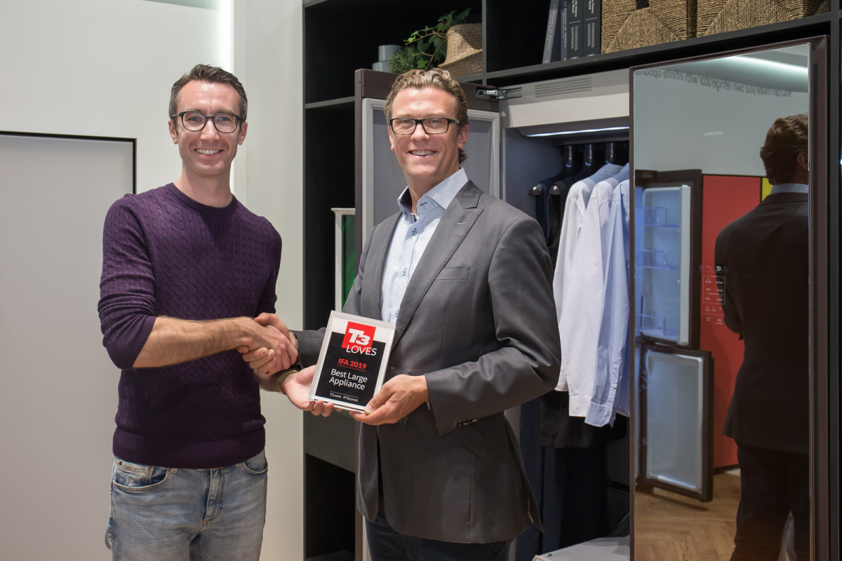 ▲삼성전자 의류 청정기 '에어드레서'(사진제공=삼성전자)