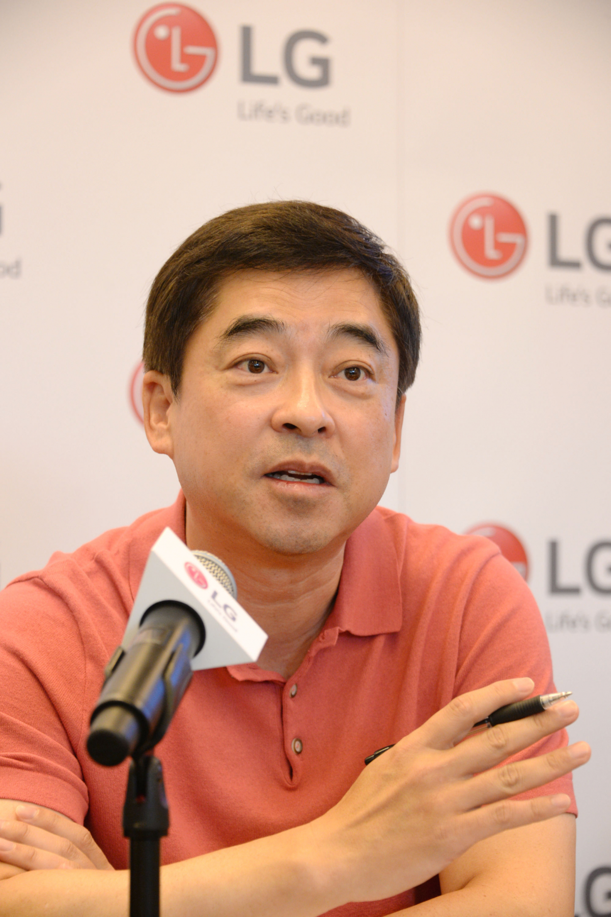 ▲박형세 LG전자 TV사업 운영센터장(부사장)이 7일(현지시간) 독일 베를린에서 진행된 LG 테크 브리핑에서 기자들의 질문에 대답하고 있다. (사진제공=LG전자)