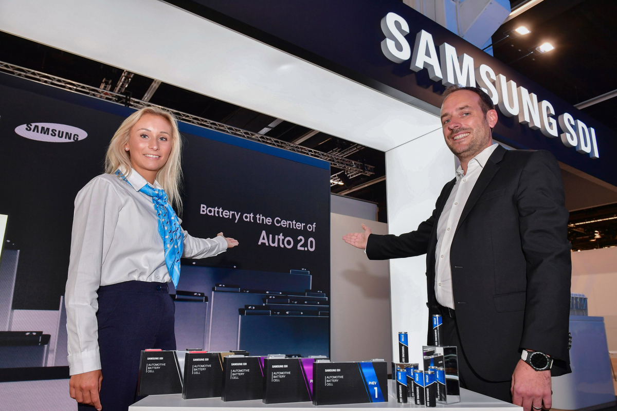 ▲삼성SDI가 독일 프랑크푸르트 모토쇼에서 전기차 시대를 선도할 다양한 배터리 제품들을 전시했다.  (사진제공=삼성SDI)