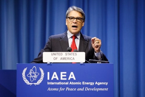 ▲20일(현지시간) 릭 페리 미 에너지부 장관이 국제원자력기구(IAEA) 총회에서 연설하고 있다. EPA연합뉴스 
