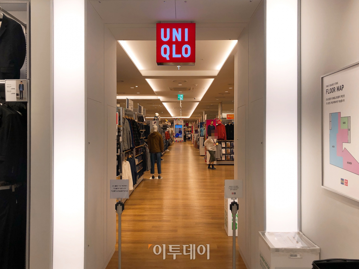 ▲밖으로 나가지 않고도 유니클로와 지유를 드나들 수 있다. 쇼핑 동선을 편리하게 만들었다. (홍인석 기자 mystic@)
