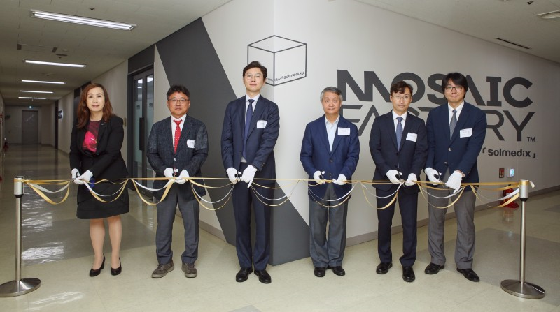 ▲ MOSAIC Factory 오픈 기념 테이프 커팅식 (솔메딕스)