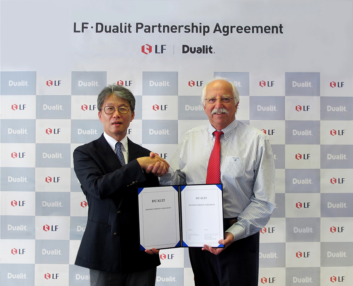▲LF, 듀얼릿 협약식 사진.(사진제공=LF)