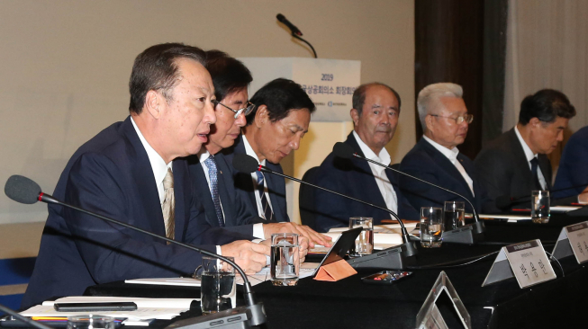 ▲박용만 대한상의 회장이 18일 부산 파라다이스호텔에서 열린 전국상공회의소 회장단 회의에서 인사말을 하고 있다. (사진제공=대한상의)