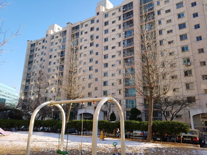 ▲서울 광진구 자양동 695 한양아파트 2동 전경.(사진 제공=지지옥션)