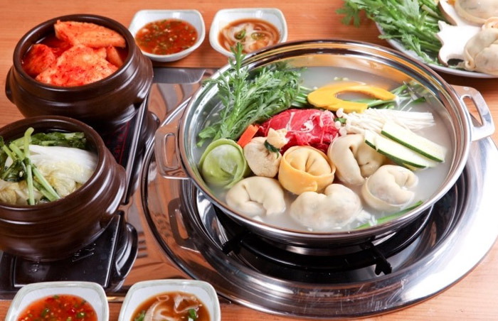 (출처='본가 만두전골전문점' 블로그 캡처.)