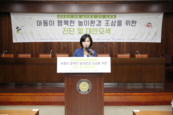 ▲사진=토론회에서 인사말을 전하는 양진옥 굿네이버스 회장