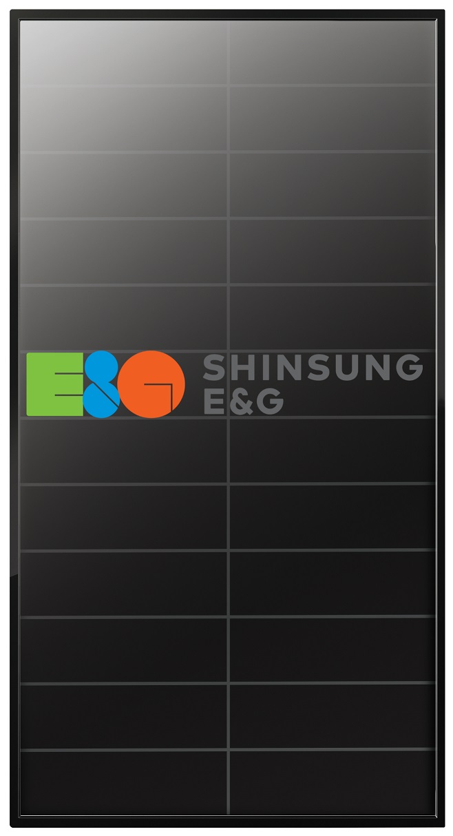 ▲신성이엔지 고출력 태양광 모듈 PowerXT(사진제공=신성이엔지)