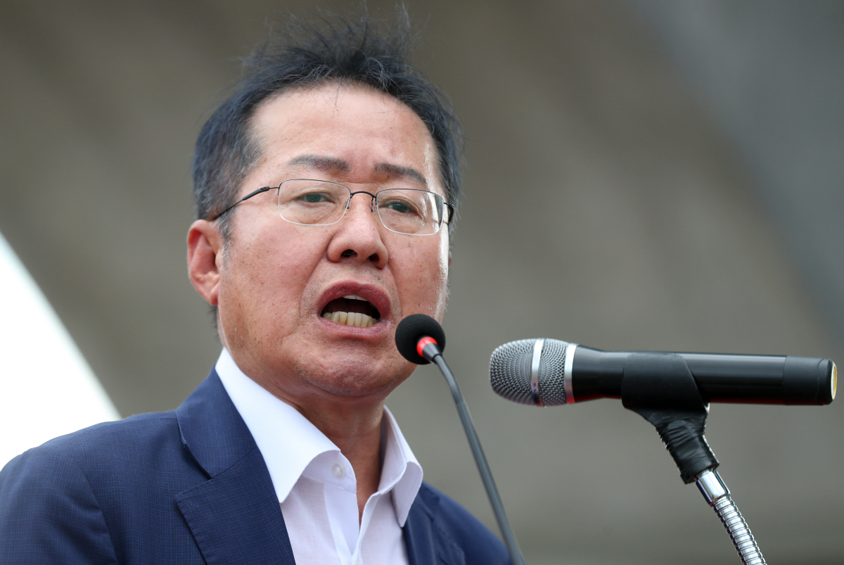 ▲홍준표 자유한국당 전 대표가  연일 나경원 원내대표를 때리면서 주목을 받고 있다. 연합뉴스