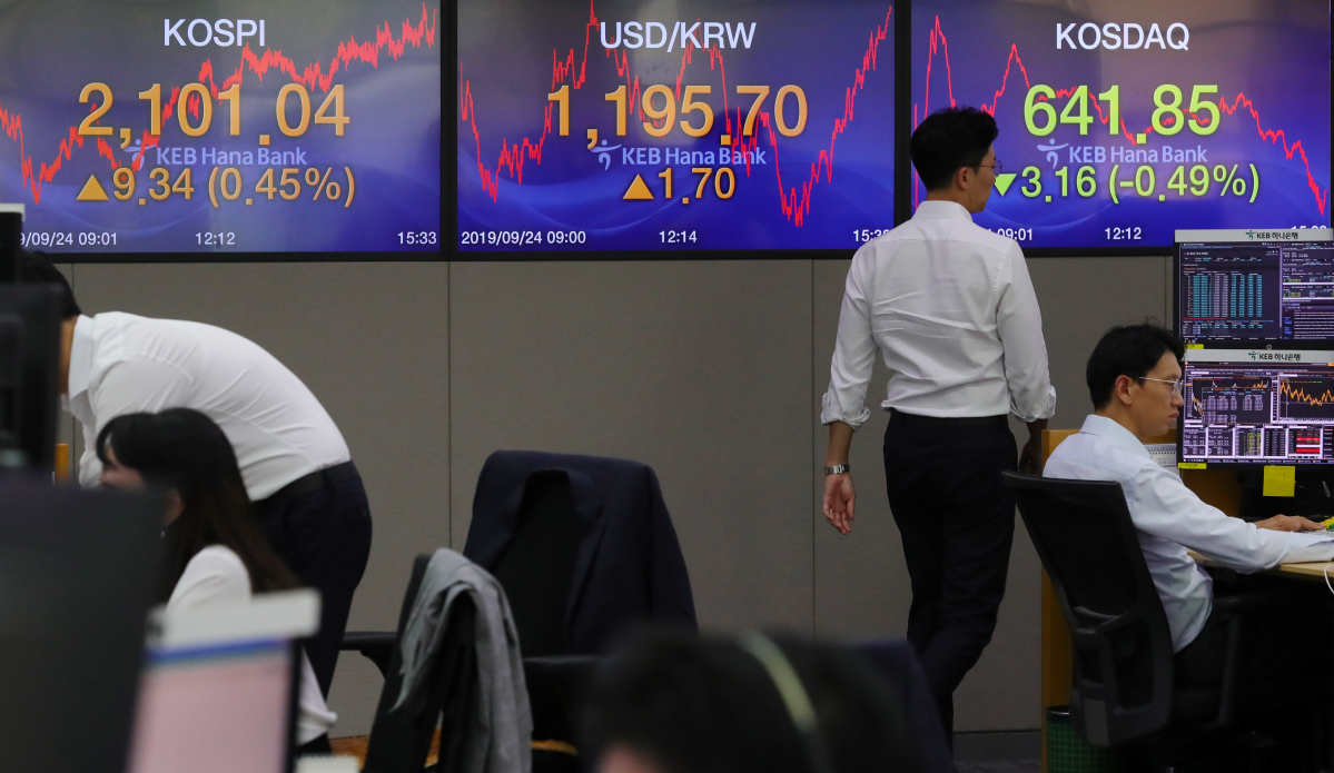 ▲24일 코스피가 전 거래일 대비 9.34포인트(0.45%) 오른 2101.04포인트에 장을 마쳤다. (출처=뉴시스)