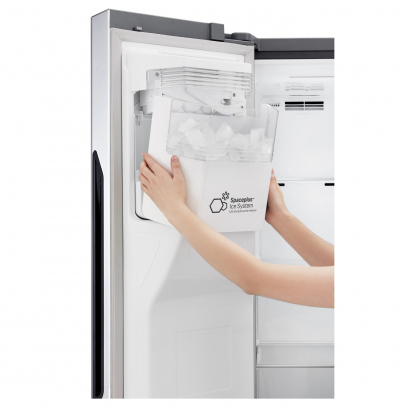 ▲LG전자 양문형 냉장고의 도어 제빙 시스템 (사진제공=LG전자)