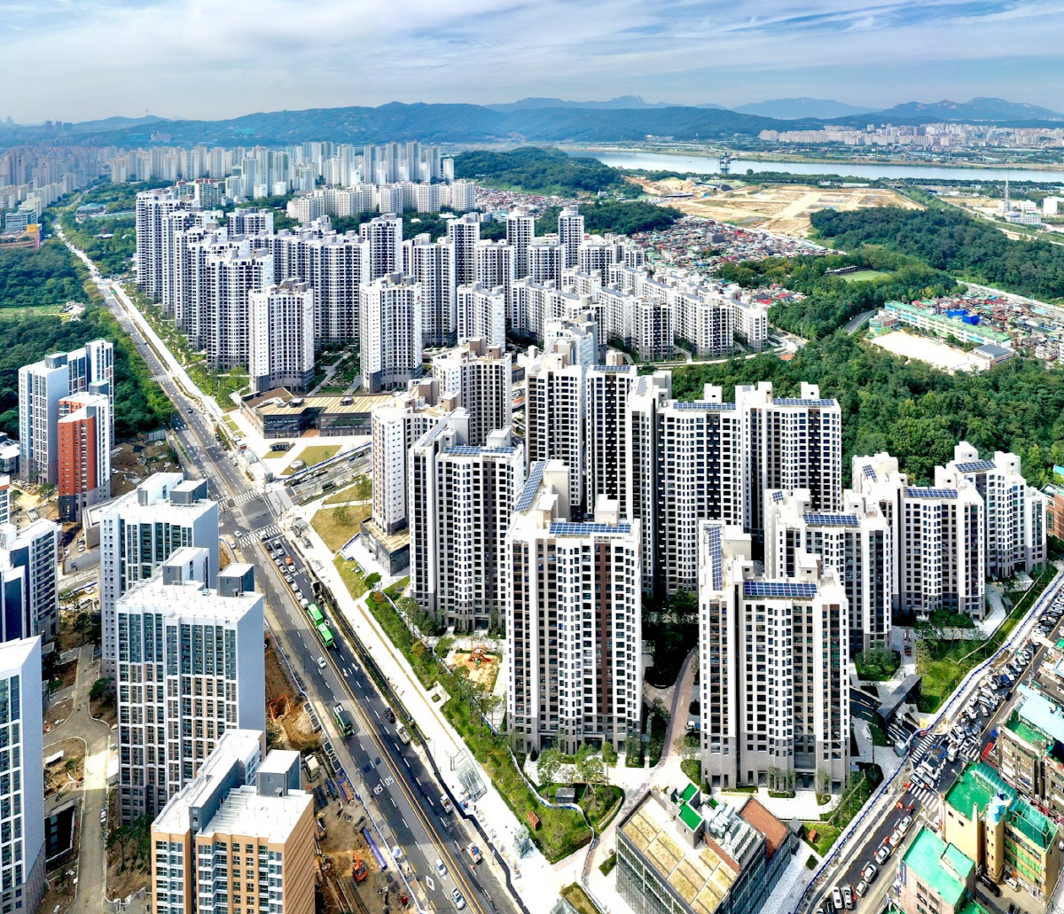 ▲‘고덕 그라시움’ 아파트 단지 전경.(자료 제공=강동구)